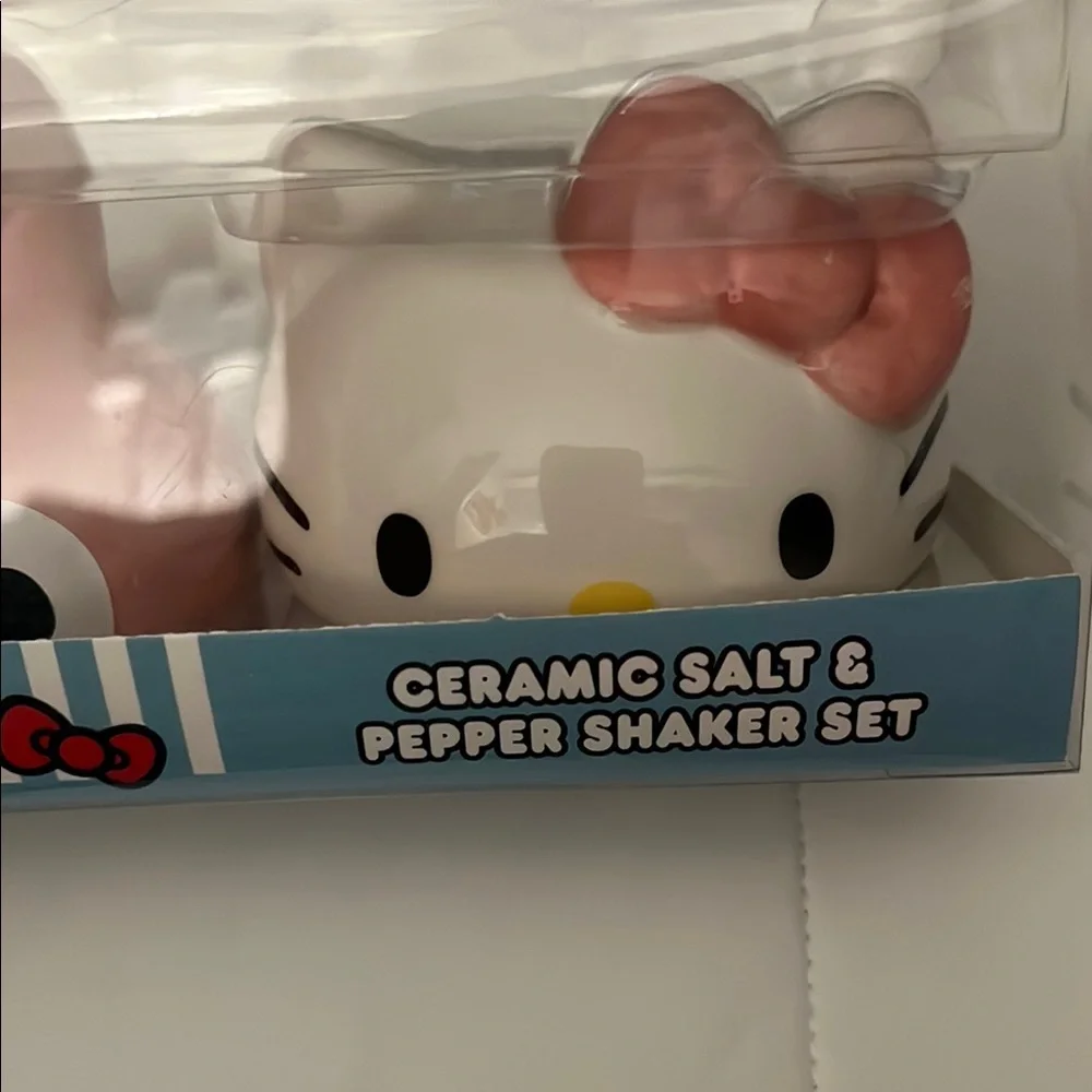 Hello Kitty and Friends Ceramic Salt & Pepper Shaker Set, NWT